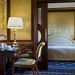 Grand Bristol Hotel